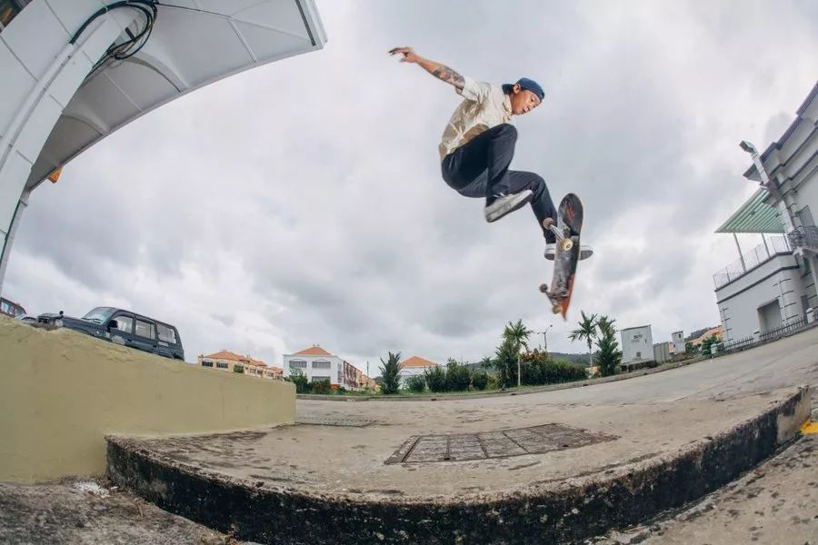 大学生活好啊,滑就 vans 了!_滑板