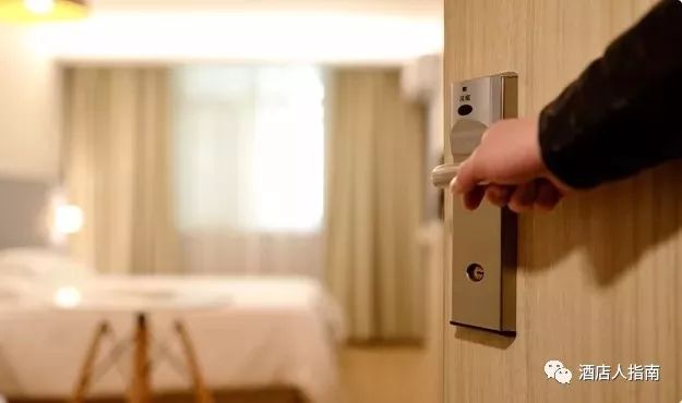 一,无门铃房间的敲门程序当一个顾客入住酒店,他会享受到干净的床单