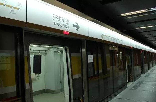 燕郊人日思夜想的地铁又起波澜(2)甜城居民自制桌椅露天娱乐(3)305路