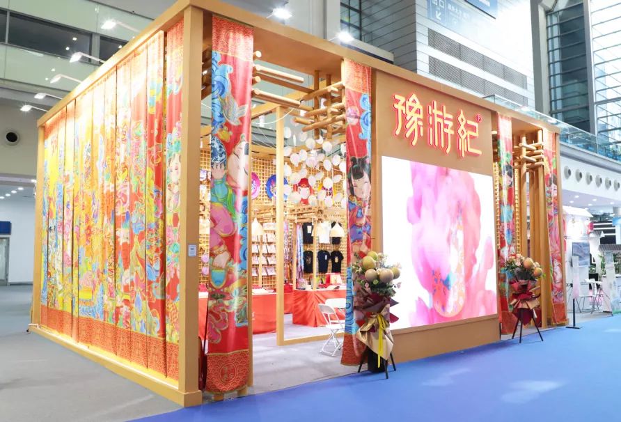 网红打卡新胜地艺术绢盒空降深圳抖音汉服小姐姐撩动你心