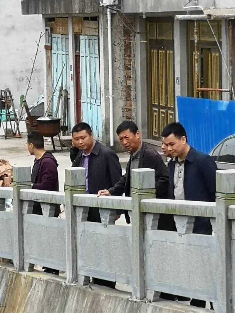 柘荣县流域河长袁灿申开展巡河,严厉迅速处置一起非法排污行为