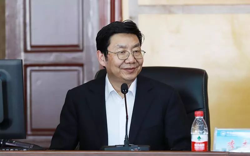 名师,大连理工大学原副校长,博士研究生导师李志义教授作专题讲座图