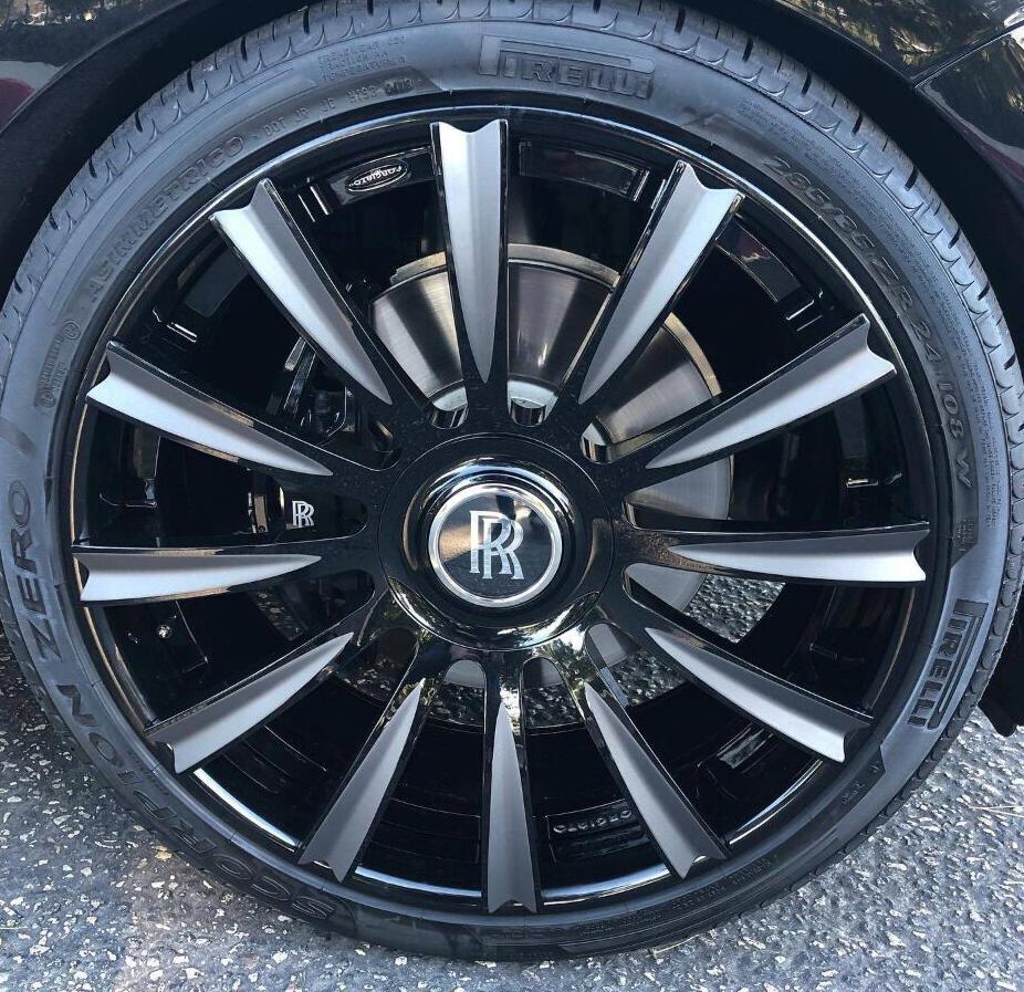 首台新款劳斯莱斯库路南亮相,标配弹射起步 24寸轮毂,对开门设计可真