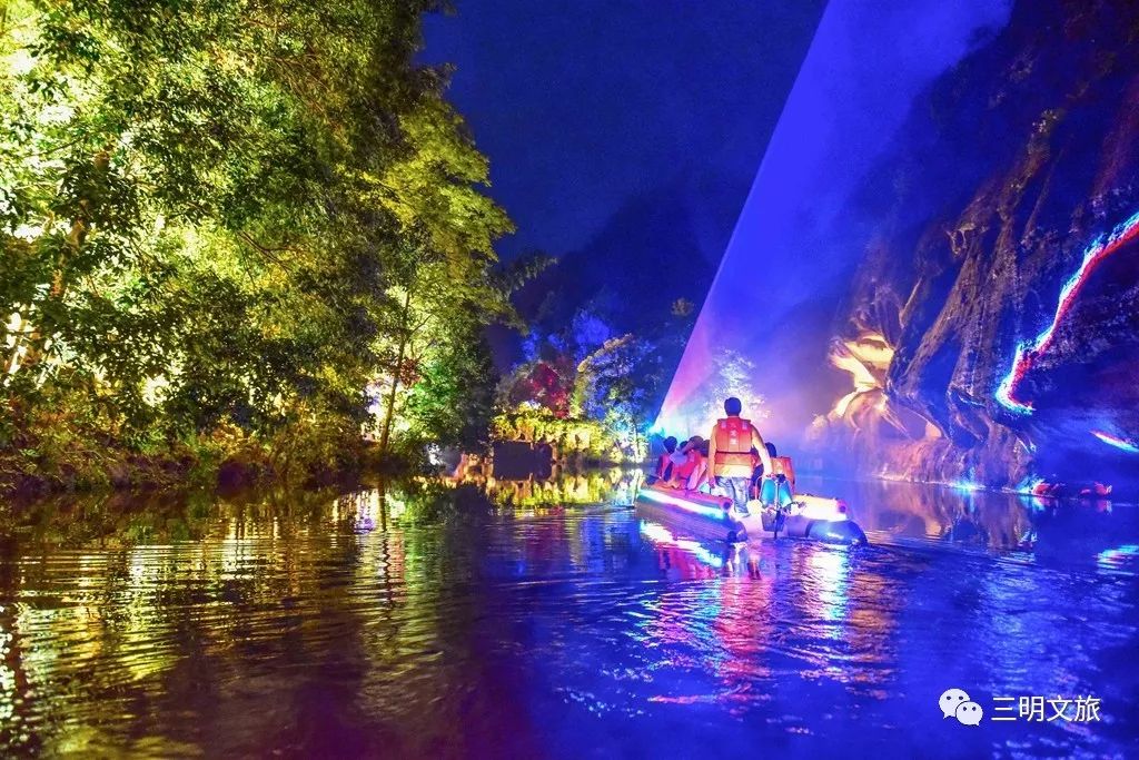 震撼福建省首家行进式水上峡谷夜游项目对外开放带你探寻不一样的九