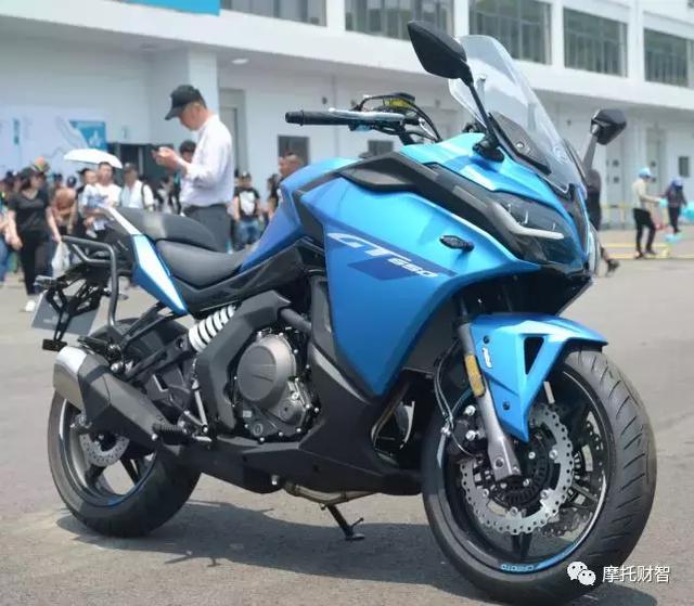 438万春风旅行跑车650gt实拍更大排量更具性价比