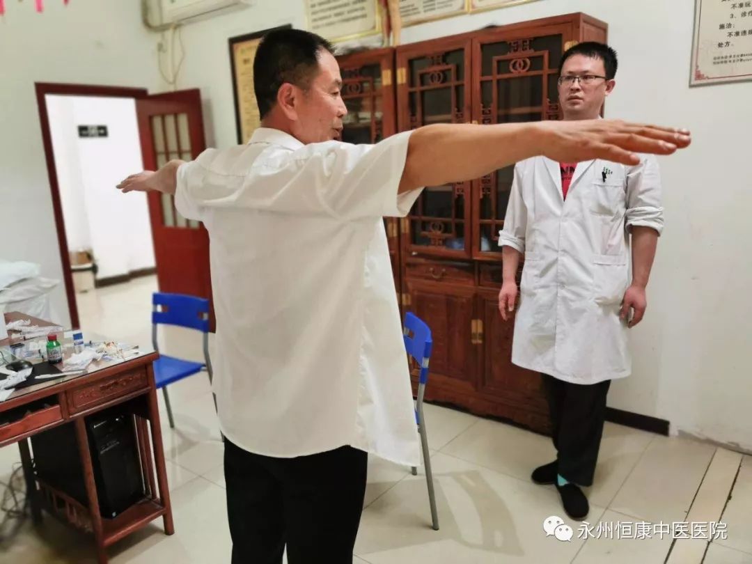 关节腔注射结合双刃针刀治疗肩关节周围炎