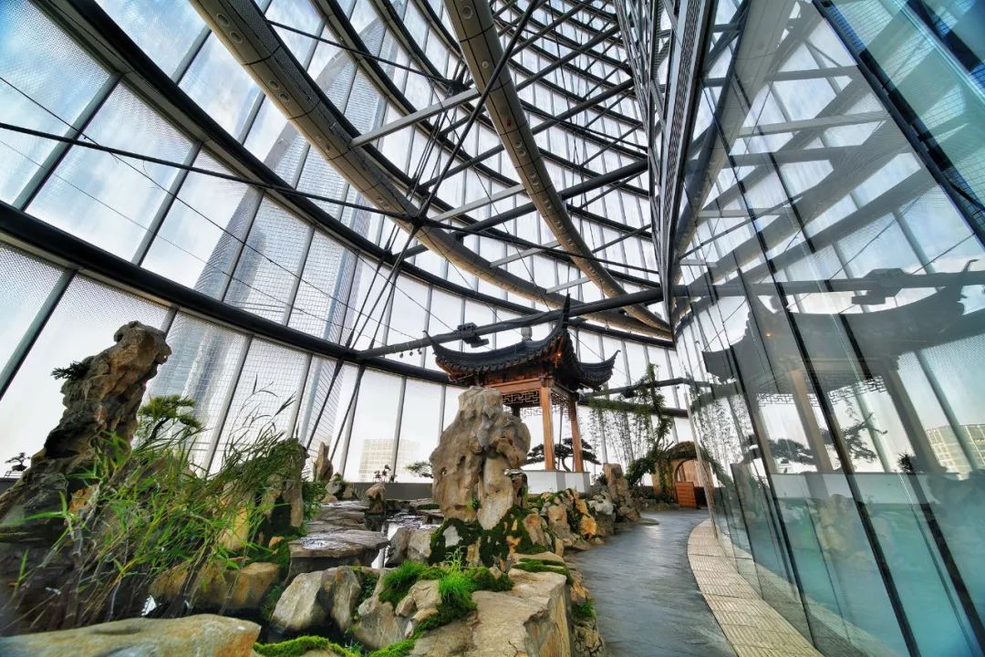 1 空中园林首次对外开放 半亩园位于上海中心大厦37层,173米的高恐行