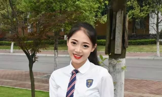 在西航本期校花郭美琪笑容甜美的清秀小姐姐犹如夏日里一阵清风