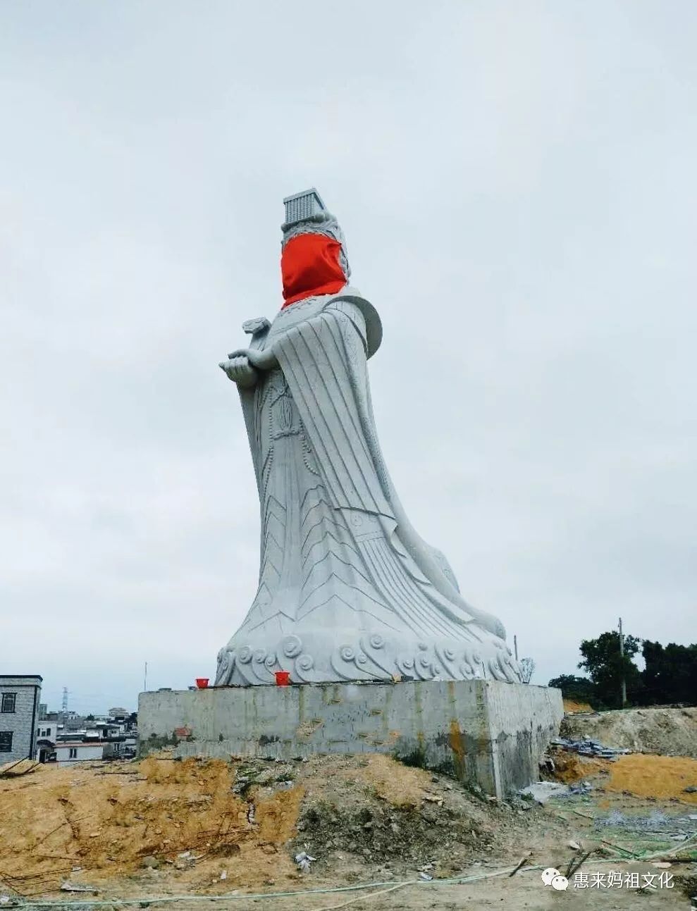 由钓石天后宫理事会主持兴建,妈祖会员,旅外乡贤林福承捐资独资赞建