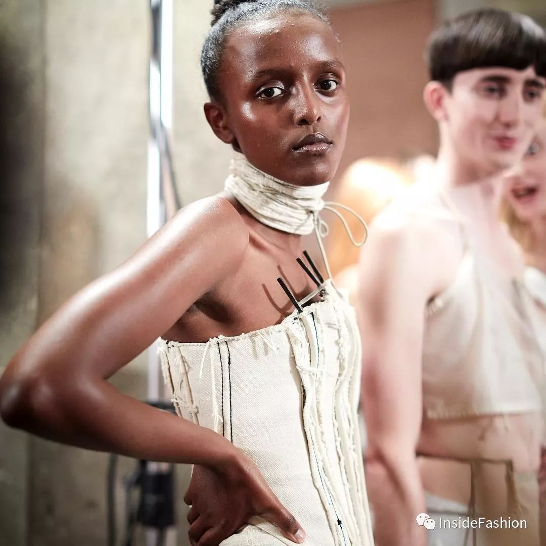 第一印象中是如此的「不近人情」,但倘若进一步了解这个波多黎各女孩