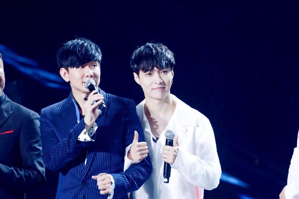 张艺兴偶像,华语乐坛情歌王子,苦恋女神16年,痴情典范令人尊敬_林俊杰