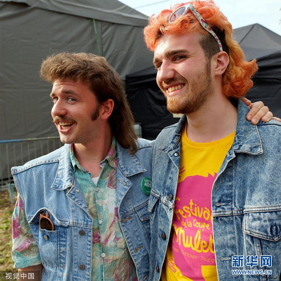 比利时举办第一届"胭脂鱼发型节" 参与者发型酷炫