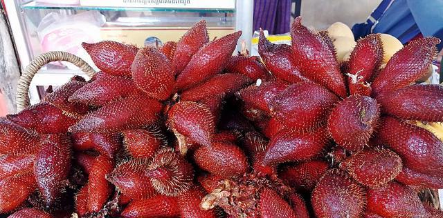 柬埔寨的水果奇形怪状,敢买也不敢吃