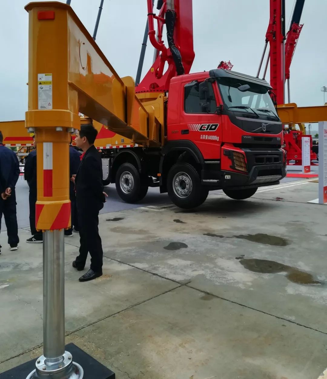 10)10以上的改良得益于轻量化技术,c10泵车泵送排量能够与发动机转速