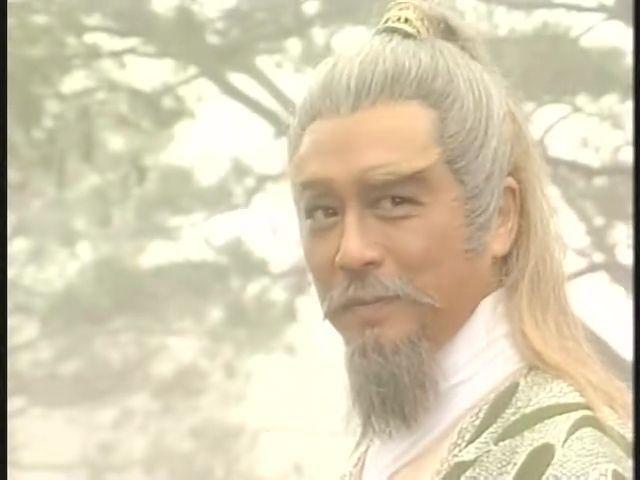 关海山饰演的陆乘风,黄老邪徒弟,曾被师傅挑断脚筋,但依旧对师傅毕恭