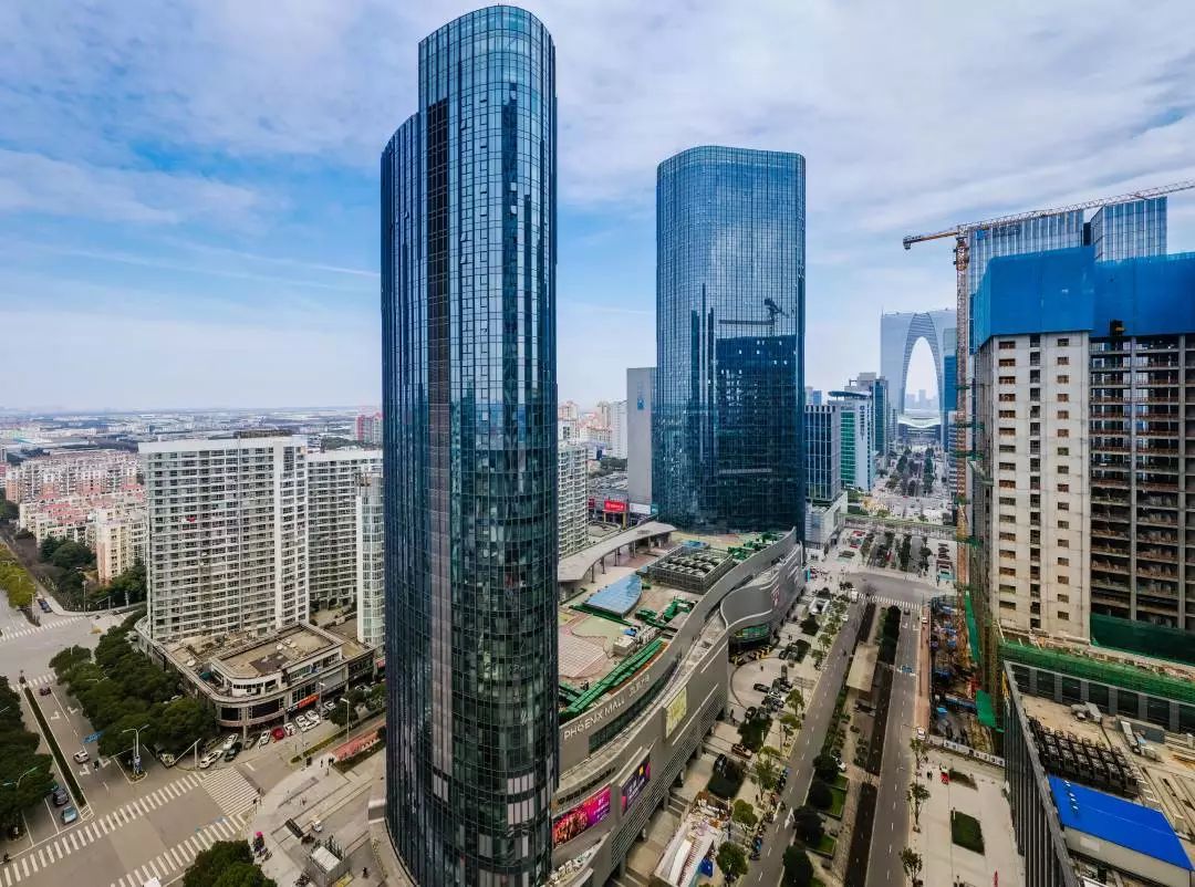 "土豪15万示爱,广场大屏每分钟1万!""小伙闹市大屏表白5分钟花1.