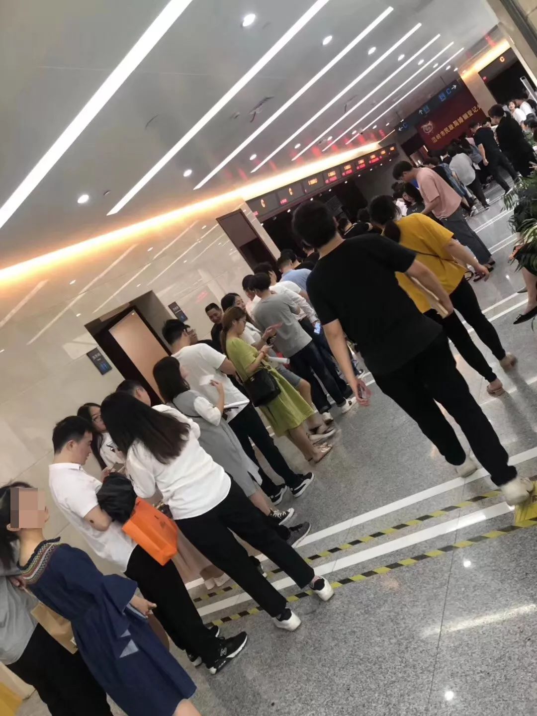 520台州民政局有对象发吗排队排了好几百米一眼望不到尾