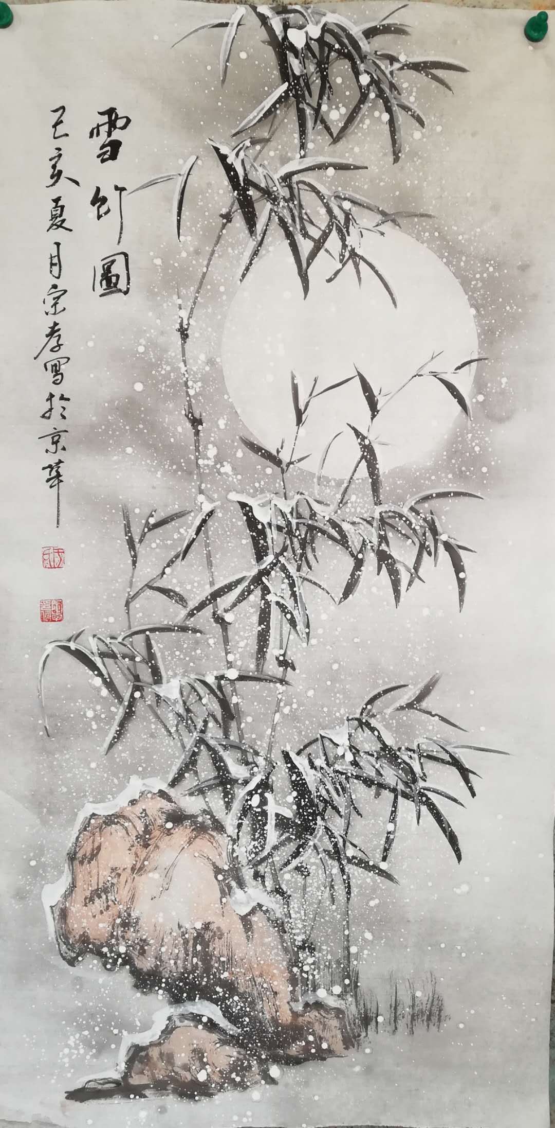 早年拜焦墨山水画大师罗绍文为师,现为国家一级美术师,山东省聊城市