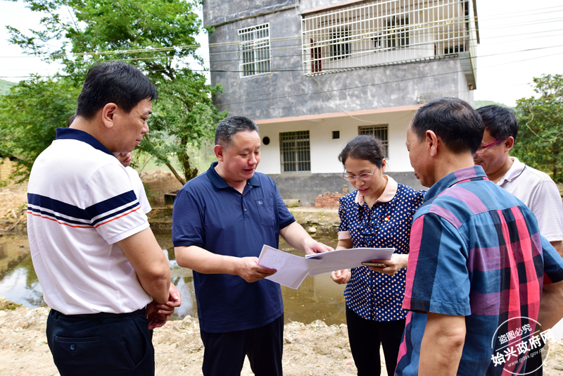 5月17日上午,县委书记黄建华到澄江镇开展调研工作,县委常委,县委办