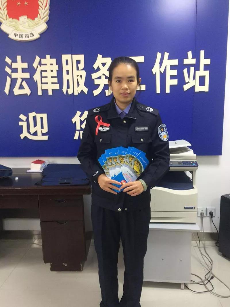 我是黄卉,2014年11月进入上林县司法局乔贤司法所工作,目前是一名司法