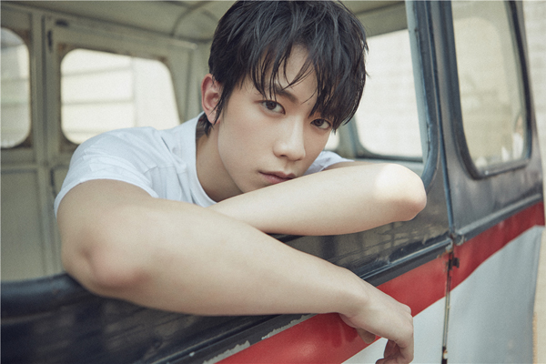 王一钧出道写真曝光 yg首签中国艺人