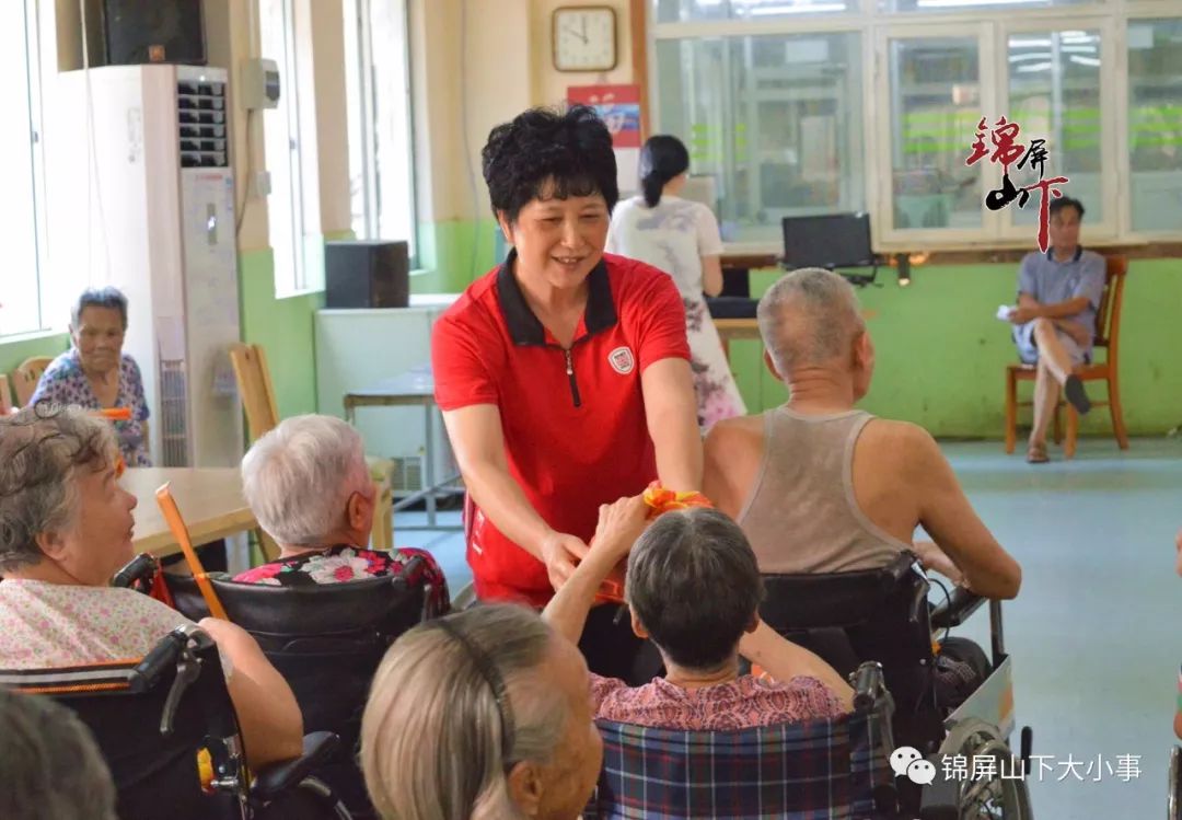 坦西社区传承敬老美德 到龙江敬老院慰问活动
