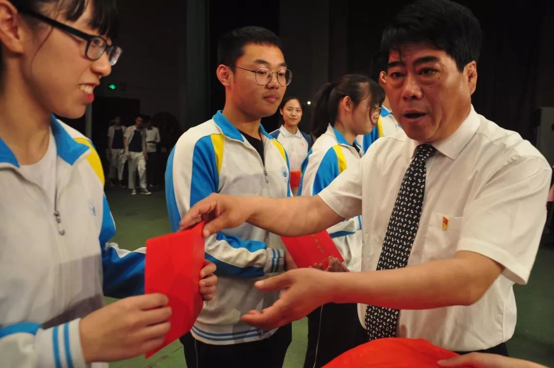 青春追梦不负韶华石家庄二中雄安校区61河北安新中学2019届高三毕业