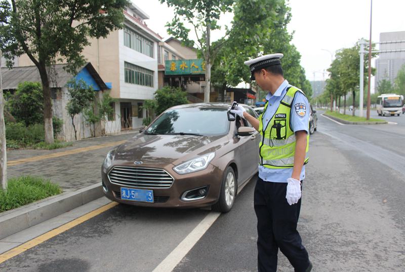 常德柳叶湖交警:驾驶证暂扣期间仍驾车被"天眼"查缉