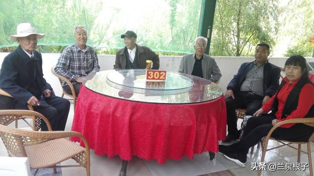 著名本土主持人秦兴军先生.