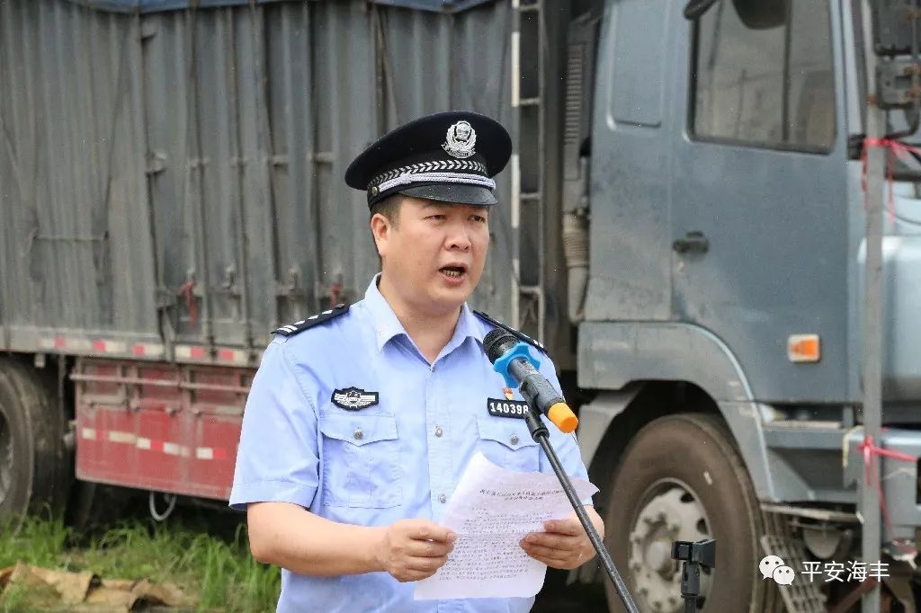 县公安局党委委员,副局长陈克平指出,通过一年来的交通秩序整治,四项