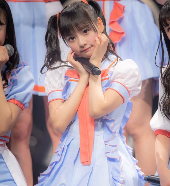 日本15岁超萌小偶像现场示范如何套路粉丝网友这根本顶不住