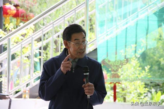 著名本土主持人秦兴军先生.