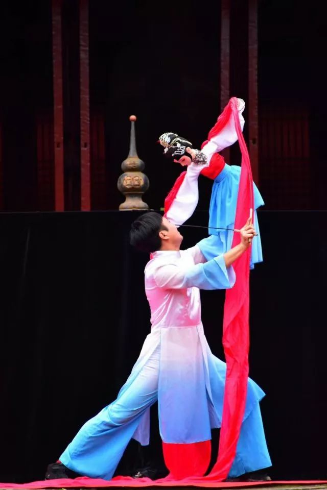 国学文化旅游周活动之三今日资中文庙上演中型杖头木偶戏及木偶制作