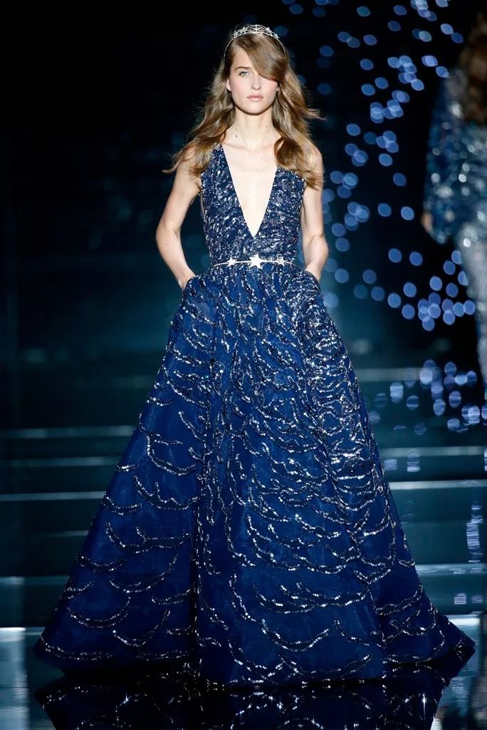 高定秀场的璀璨星空你一定念念不忘zuhairmurad经典星空裙