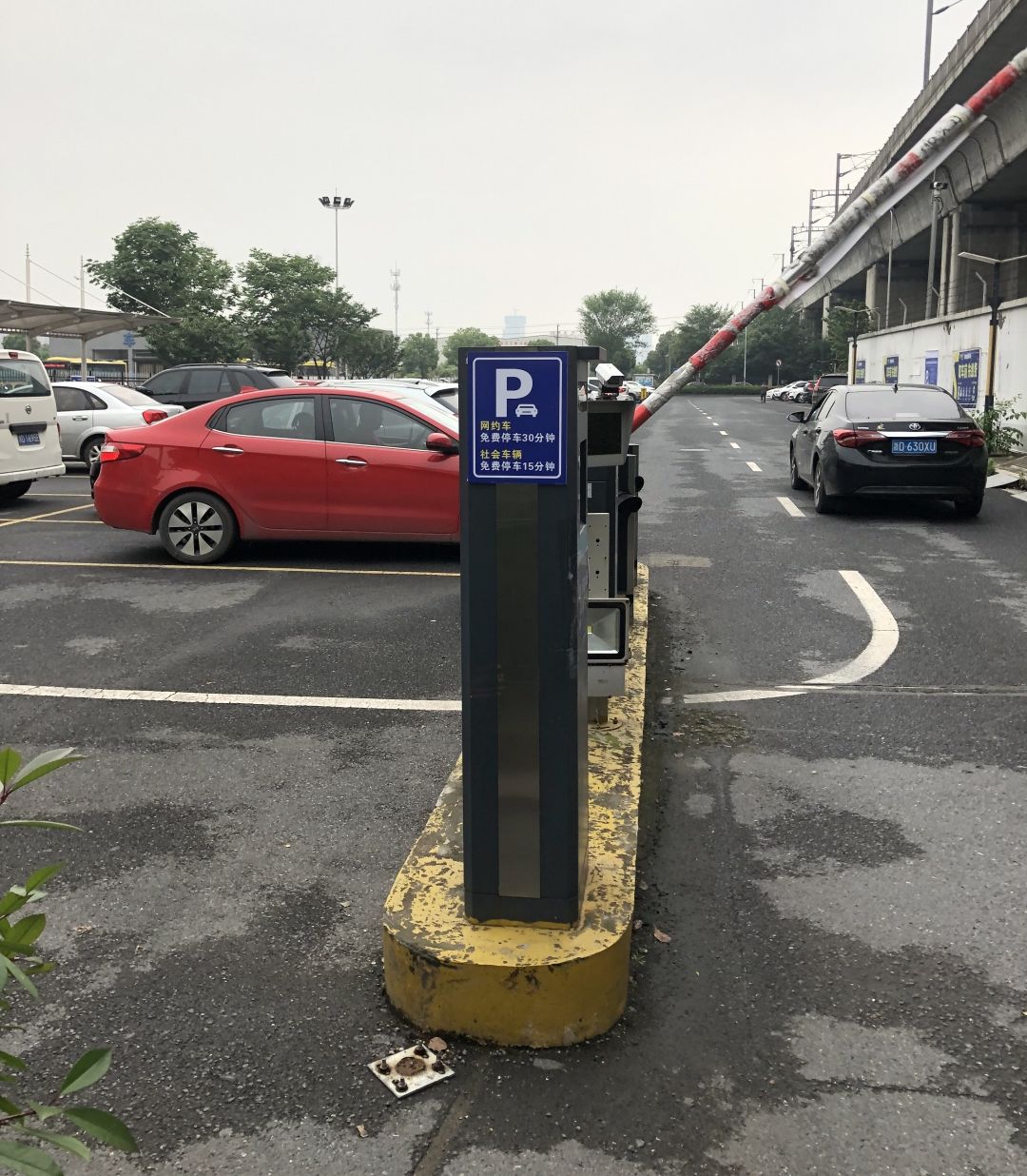 绍兴北站有网约车专用待客区了!_停车场