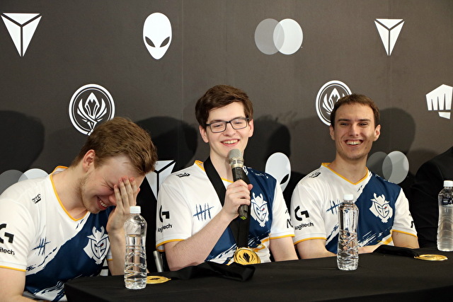 问:perkz 你觉得 caps 在世界上中路选手的排名?