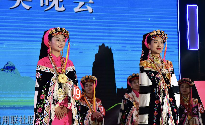 两万人同时在线挤爆直播间500万人次见证美人谷丹巴金花诞生