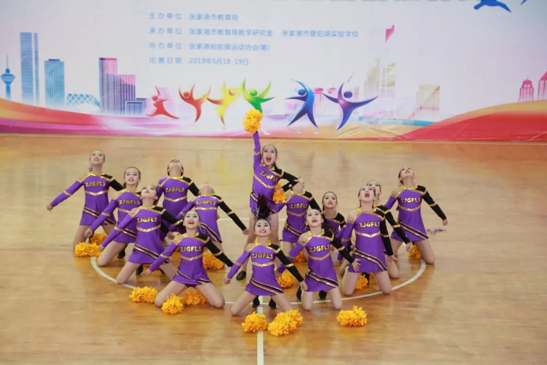 【教育播报】花球,彩衣,啦啦操!这些孩子的笑容能让你年轻十几岁!