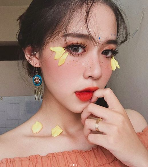 花朵妆的前世  花钿  越南美妆博主hoa trang以各种脸部涂鸦而受到