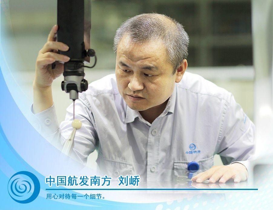 劳模创新工作室相关工作,向获得"贵州省工人先锋号"的班组现场授牌