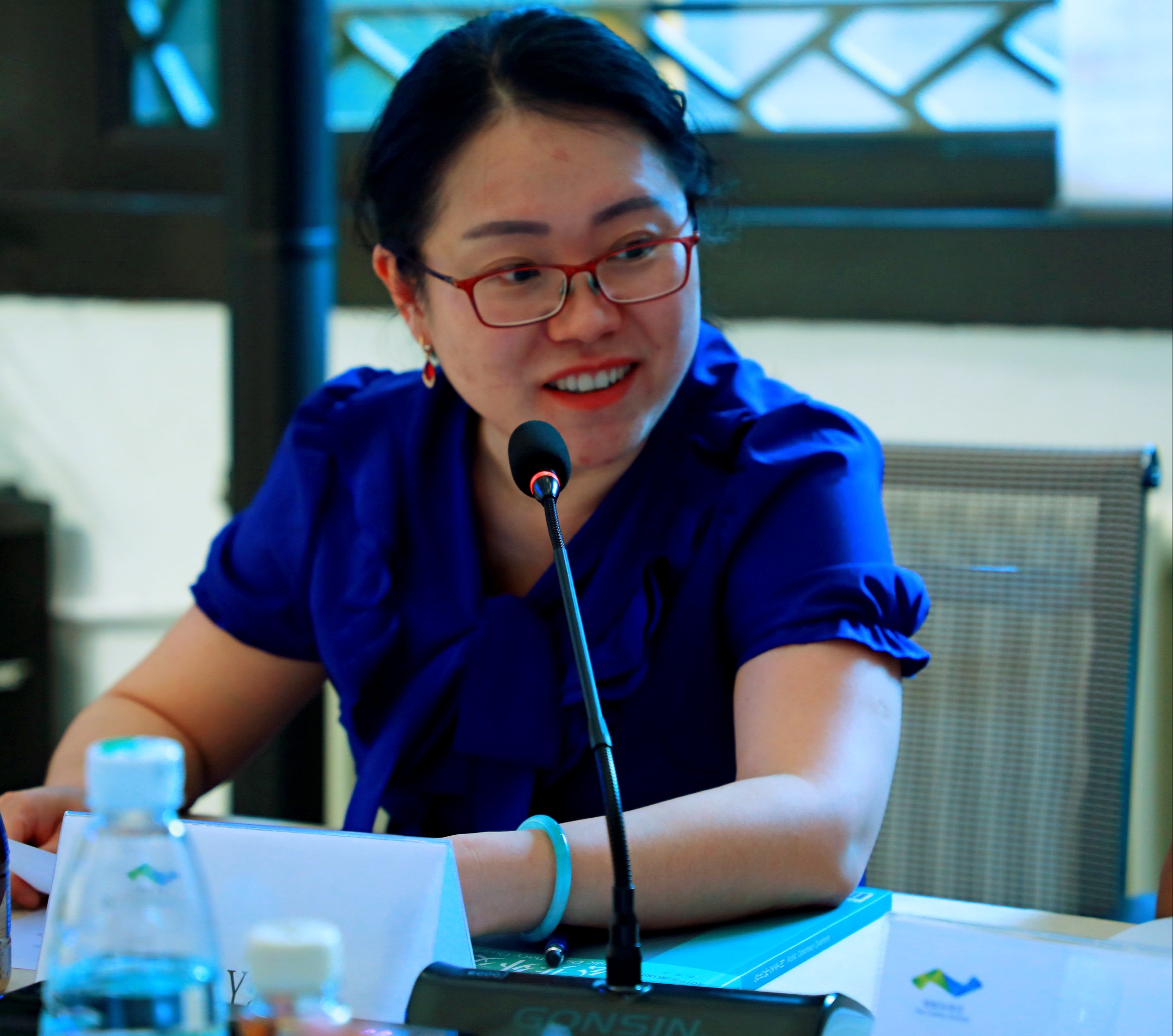 刘洋助理秘书长主持活动新近加盟学会的金东根先生是