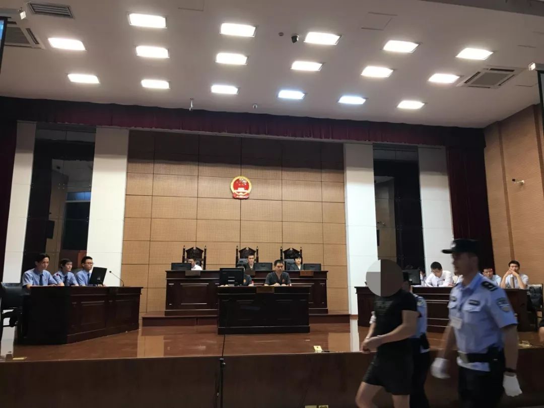 扫黑除恶进行时当涂县法院公开开庭审理首例涉恶案件
