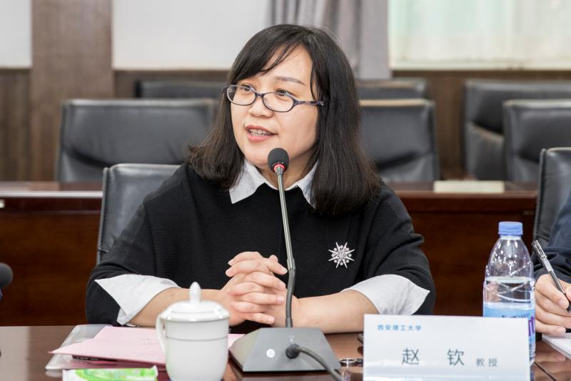 在"bim虚拟仿真实验中心"一间教室,城市建设学院环境设计系老师王维娜