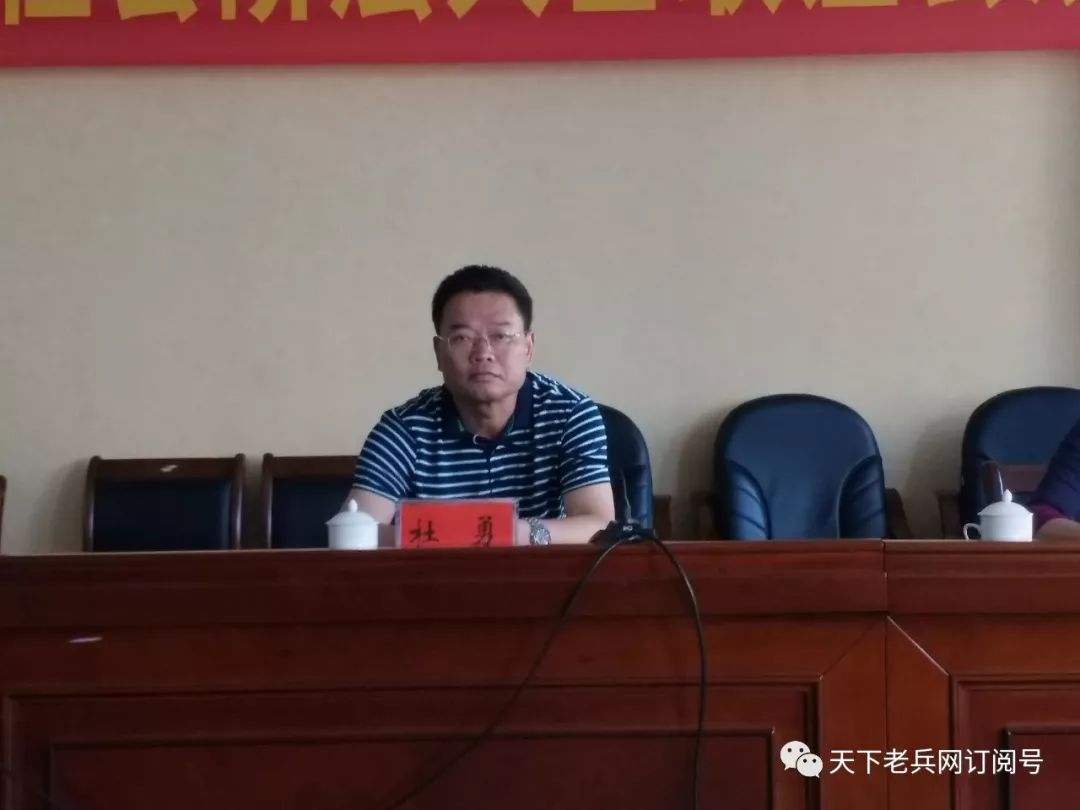 杜副书记说,受麻栗坡县委书记刘杨,麻栗坡县人民政府县长王树忠两位