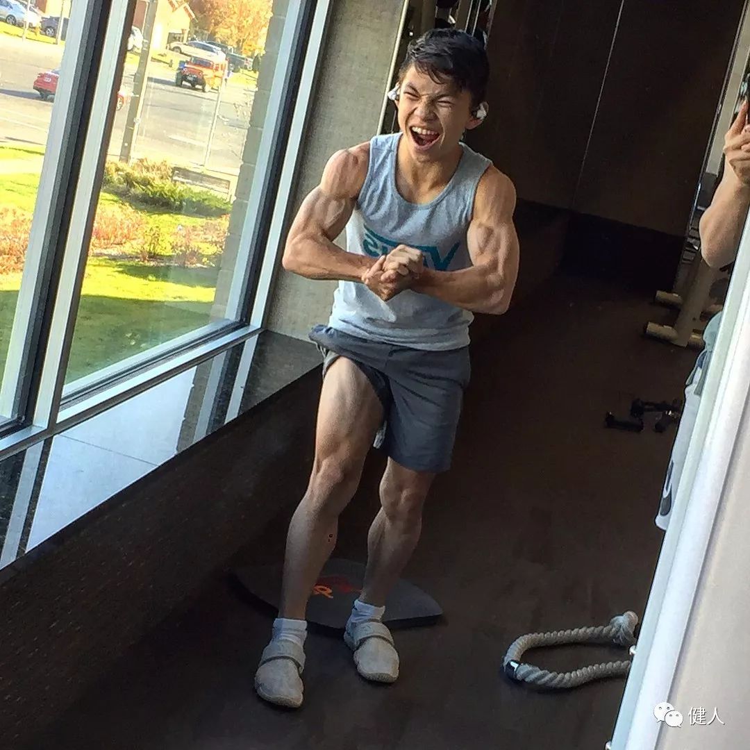 沉溺于健美运动的美国16岁高中生狂拽炫酷屌炸天