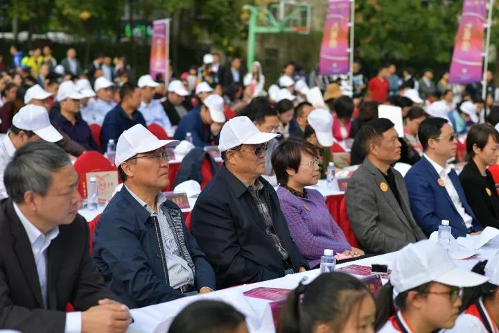 期】成长的岁月学会感恩——查建生校长在第十届感恩节致辞