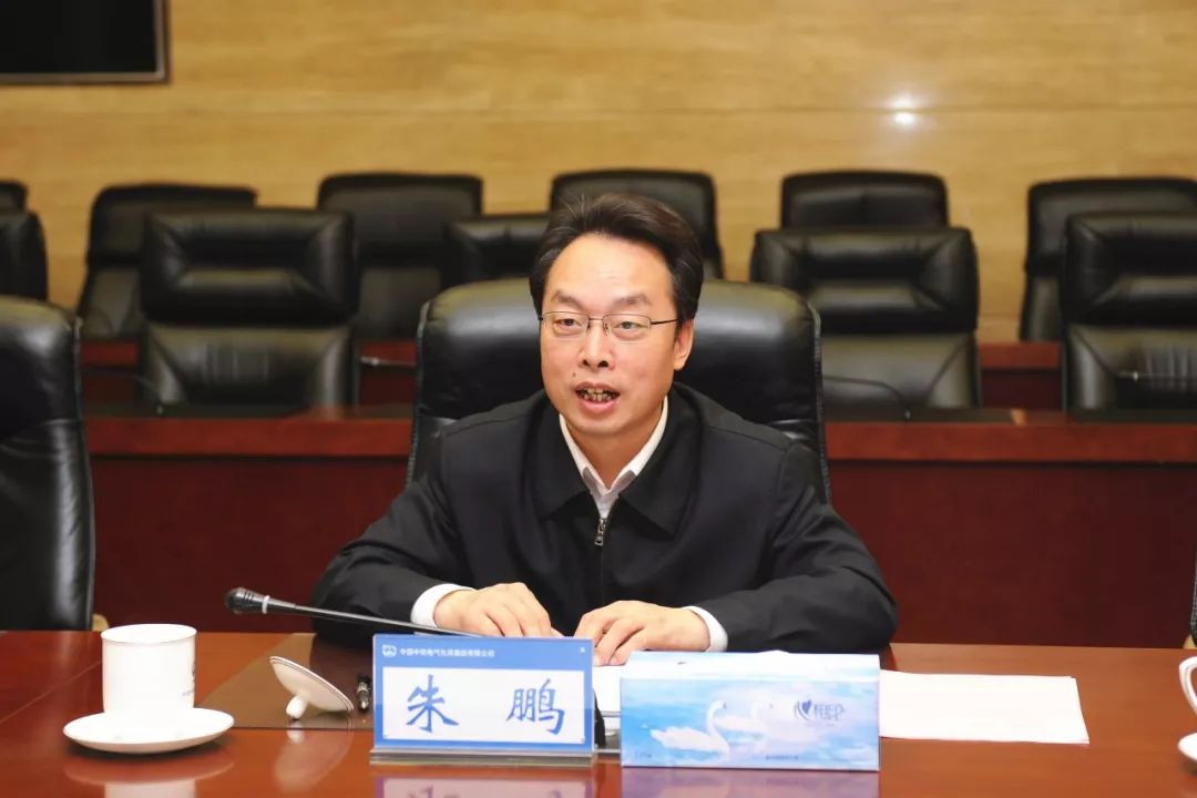 朱鹏进行交流发言朱鹏肯定了中铁电气化局60多年来积累的丰厚实力