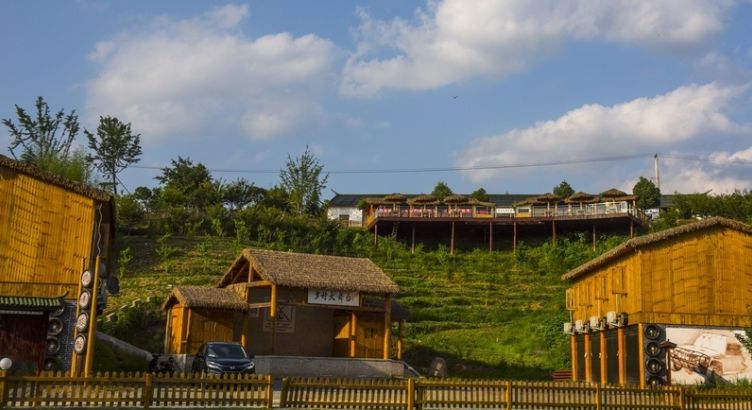 "三间茅屋",游客就餐人数日超千人,年产值1600万元