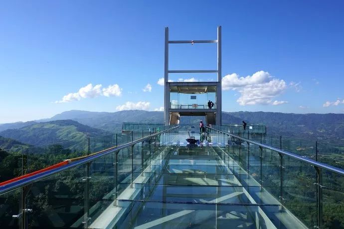 超恐怖昆明附近玻璃桥全在这了恐怖值从1到100简直吓尿