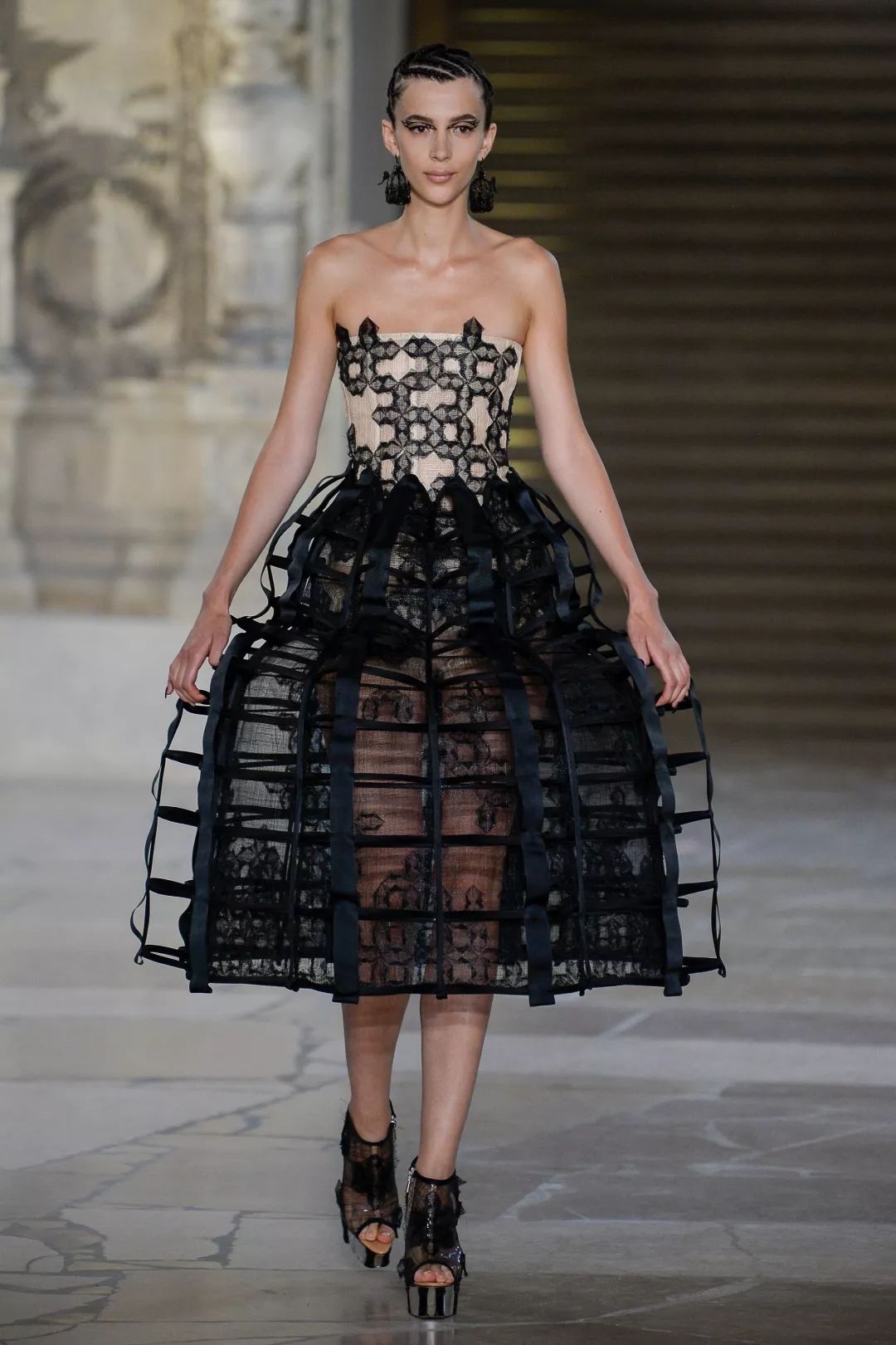 盘点那些被建筑深深影响的大牌时装设计.